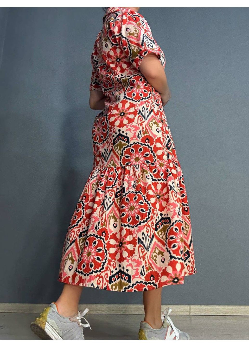 Червона кежуал сукня жіноча 4338 довга з воланом і орнаментом червона MIX RAY з геометричним візерунком