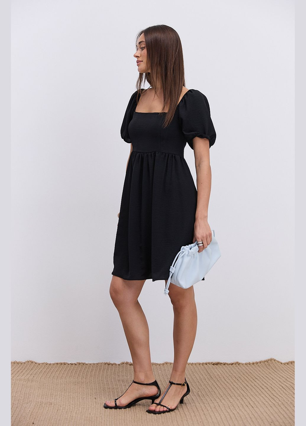 Чорна коротка літня сукня кольору хакі з відкритими плечима Arjen