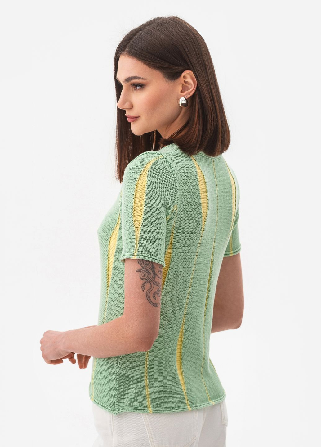 Фісташковий тонкий жіночий джемпер з вертикальним кольоровим візерунком. SVTR