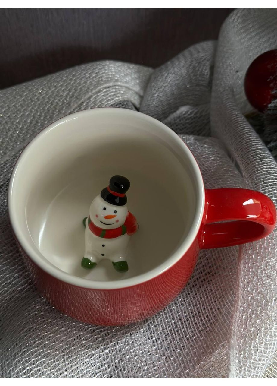 Новорічна кружка 102-1022 керамічна Сюрприз Сніговик 350 мл Червоний Olens (363831119)