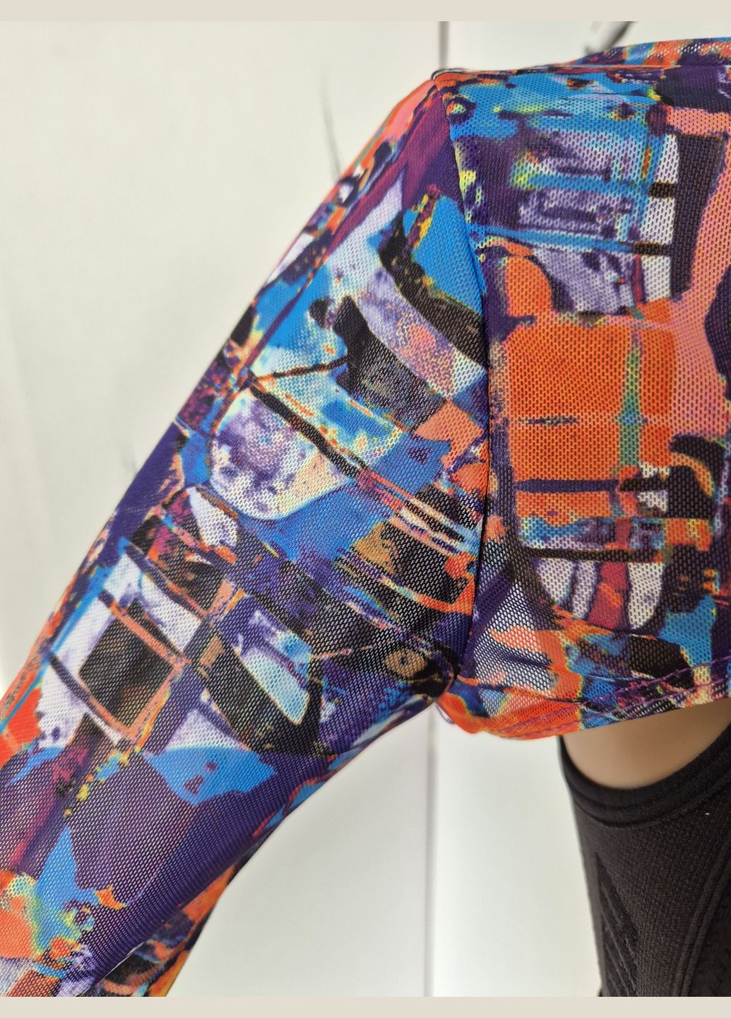 Укороченный лонгслив-накидка с длинными рукавами в абстрактный принт No Brand (320654303)