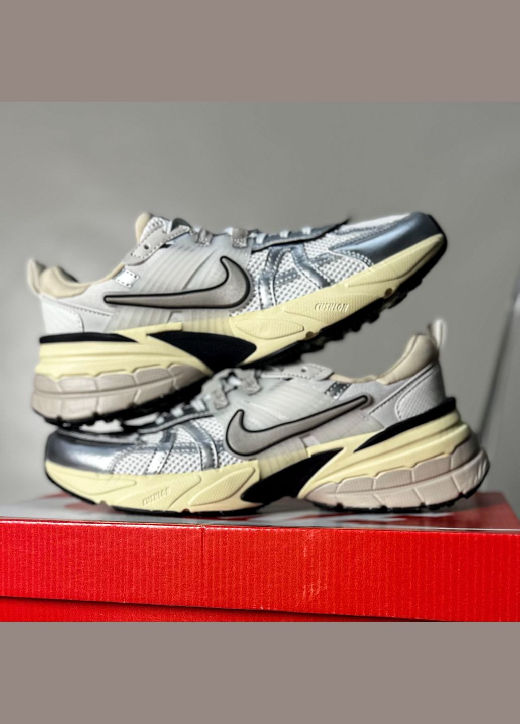 Білі Осінні кросівки чоловічі і жіночі nike v2k runtekk grey beige | найк в2к рантекк сірі бежеві No Brand