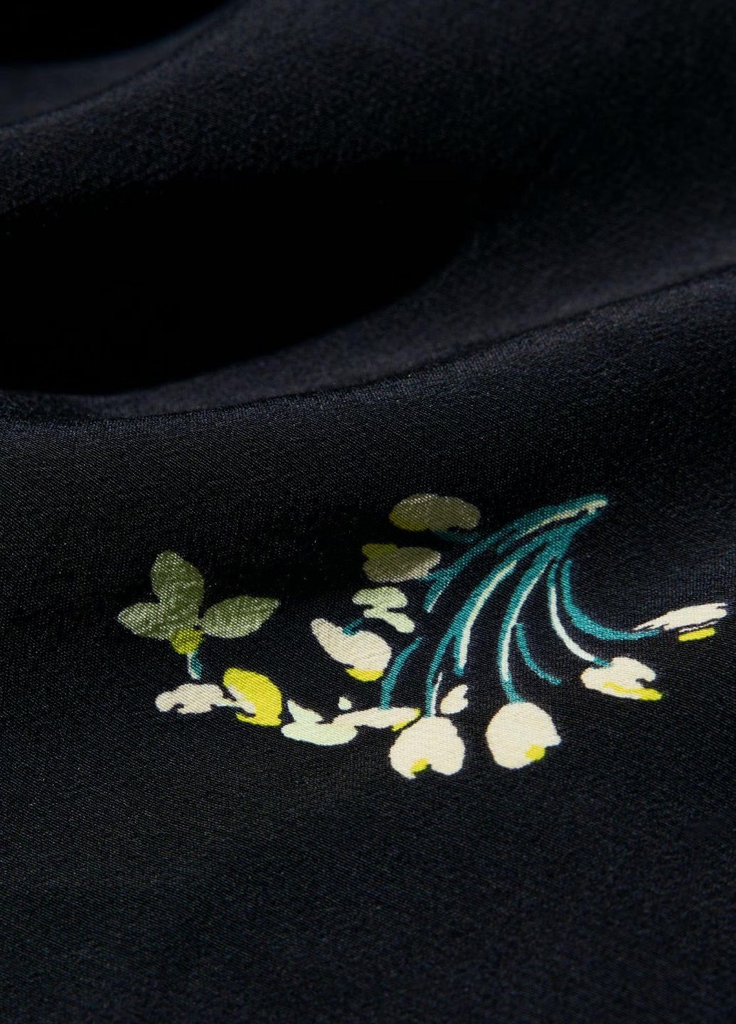 Бежевое платье Uniqlo с цветочным принтом