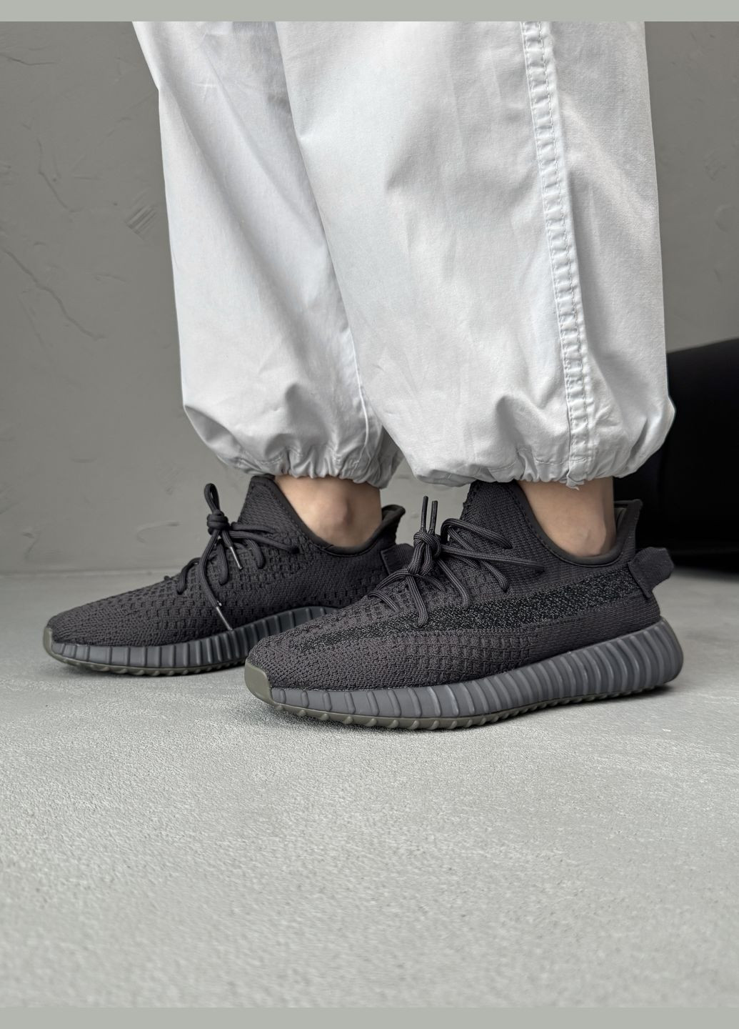 Черные демисезонные кроссовки мужские и женские adidas yeezy boost 350 reflective black | адидас изи буст 350 рефлективные черные No Brand