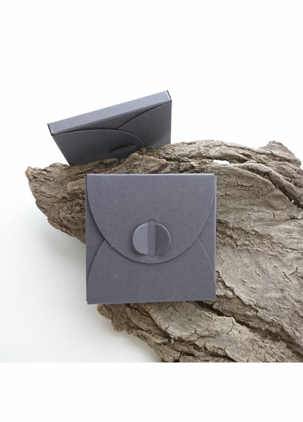 Подарочный конверт-коробочка 70х70х16 мм из цветного дизайнерского картона Темно-серый No Brand (365726341)