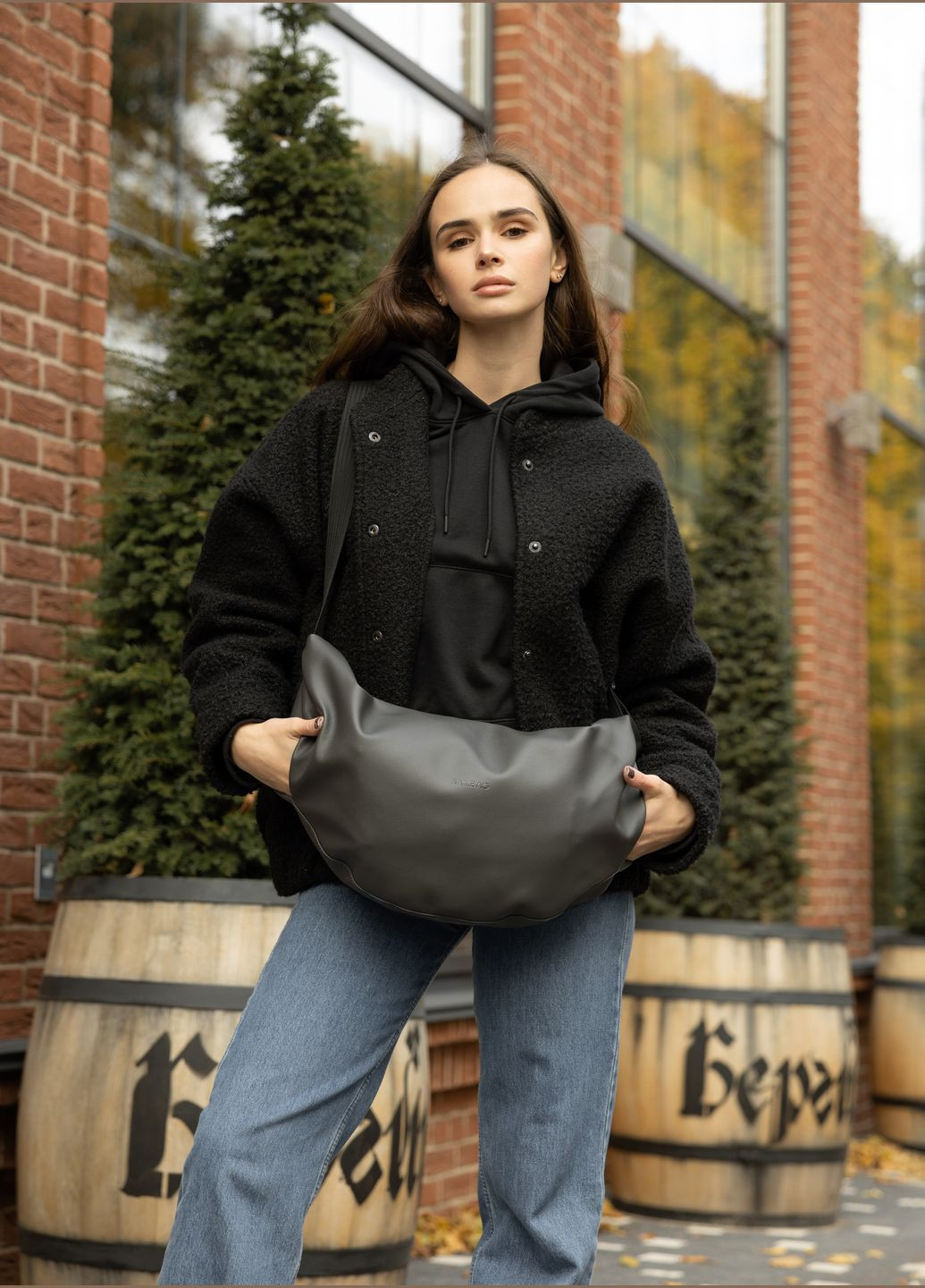 Жіноча сумка хобо Bag-glove графітова Sambag (322827443)