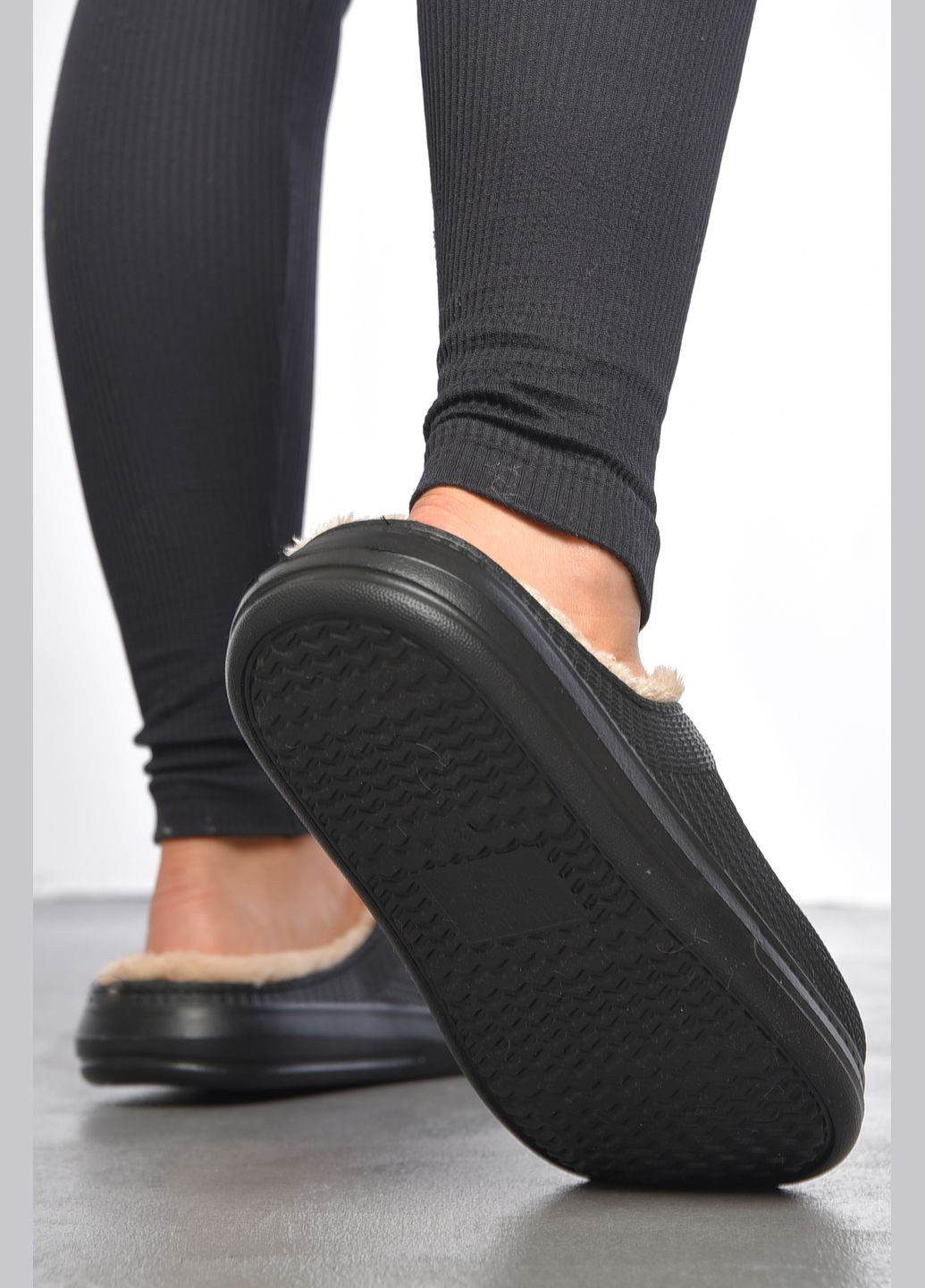 Галоши женские без задника утепленные черного цвета Let's Shop (302661383)