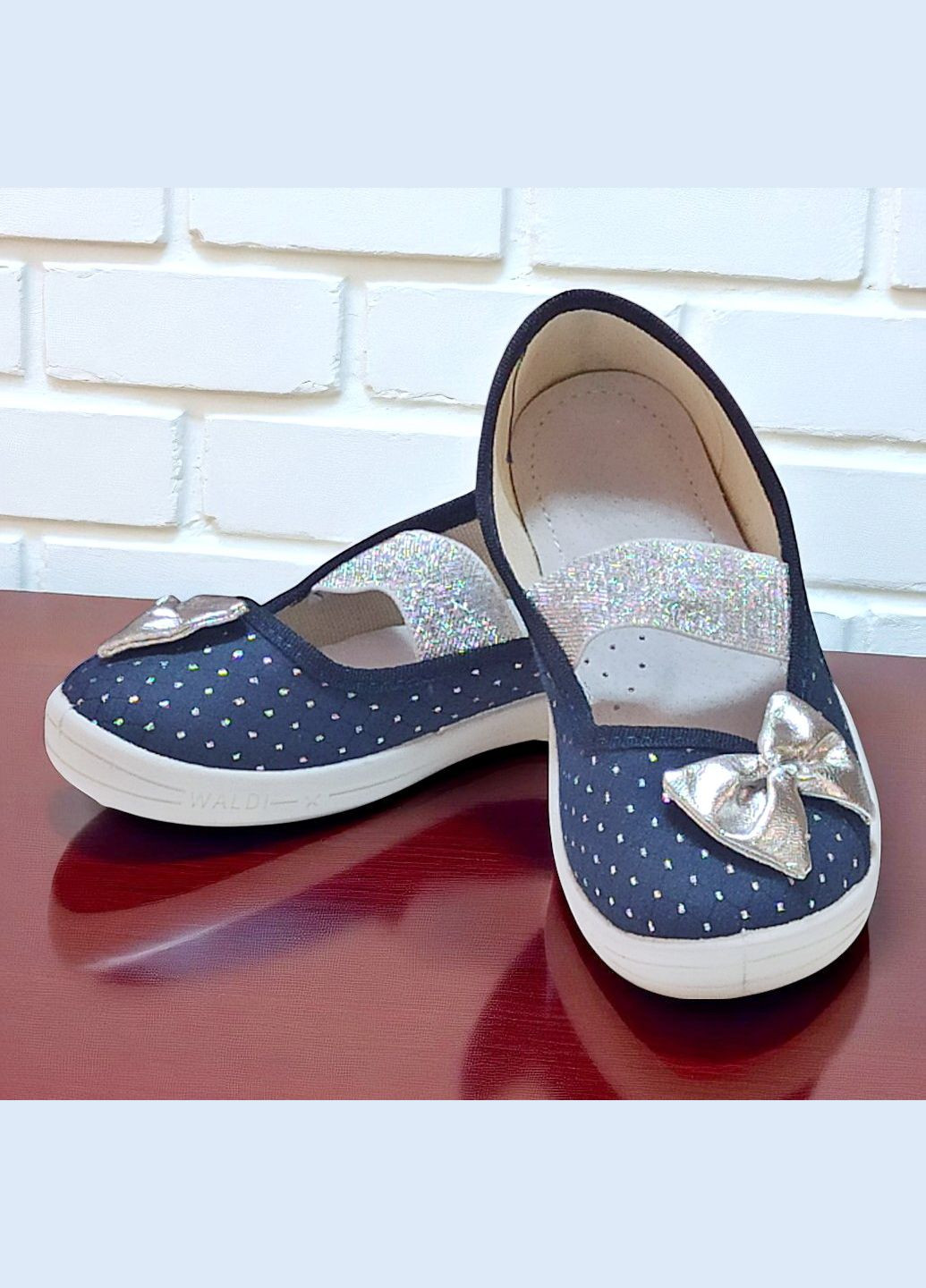 Ортопедичні закриті тапочки на гумці змінка в садочок до школи для дівчинки Валді Waldi (338949002)