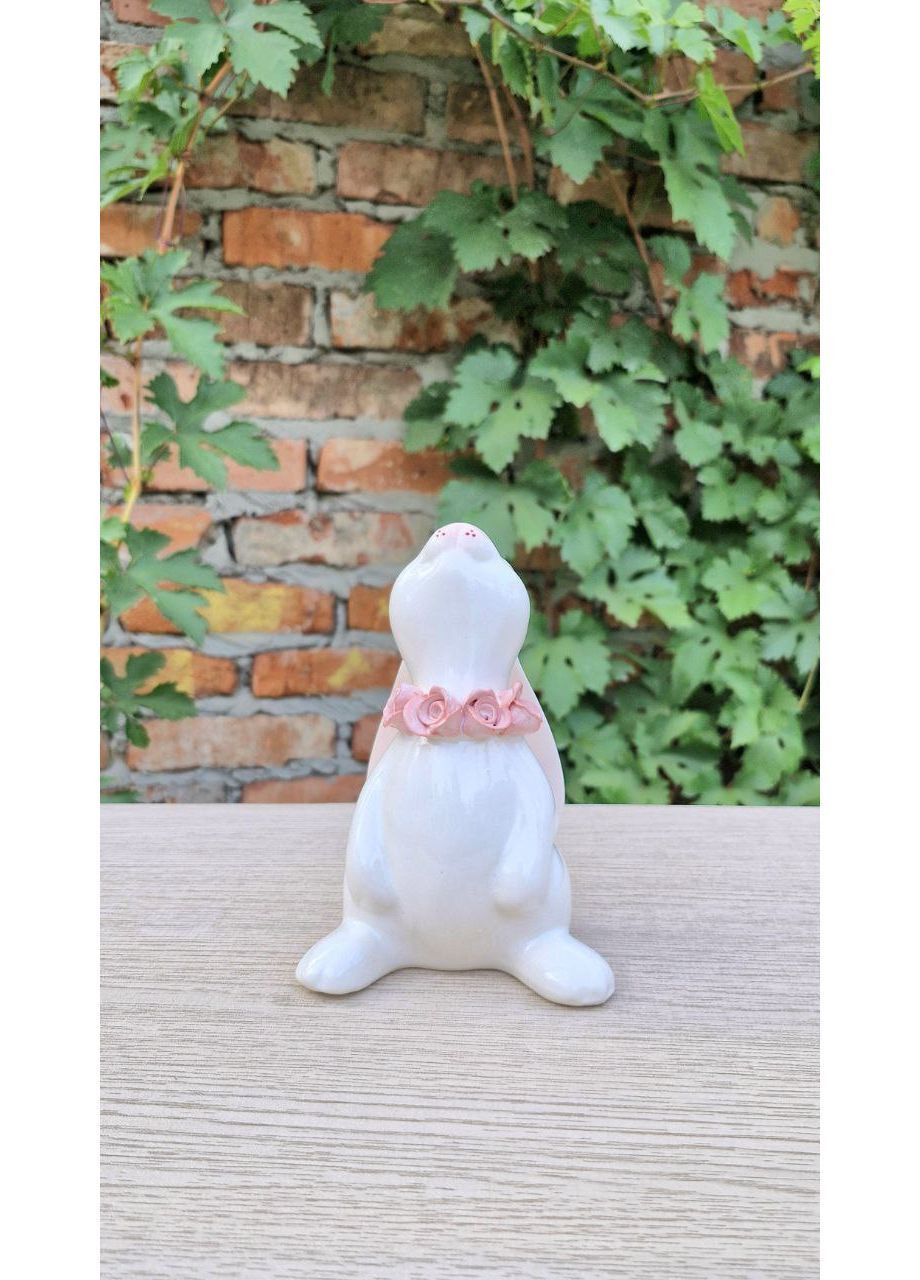 Декоративная керамическая статуэтка Зайчик Гармоника с цветами бусами No Brand (362669750)
