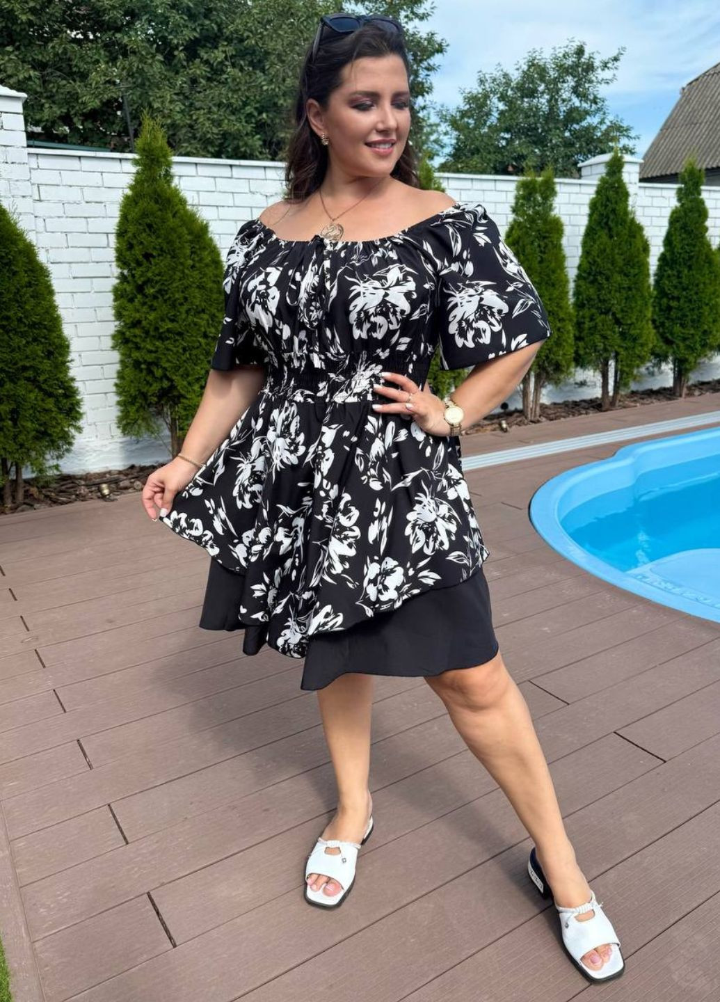 Изысканный легкий летний комбинезон шорты с цветочным узором и имитацией юбки. Tik-Tak комбинезон-шорты цветочный чёрный повседневный софт