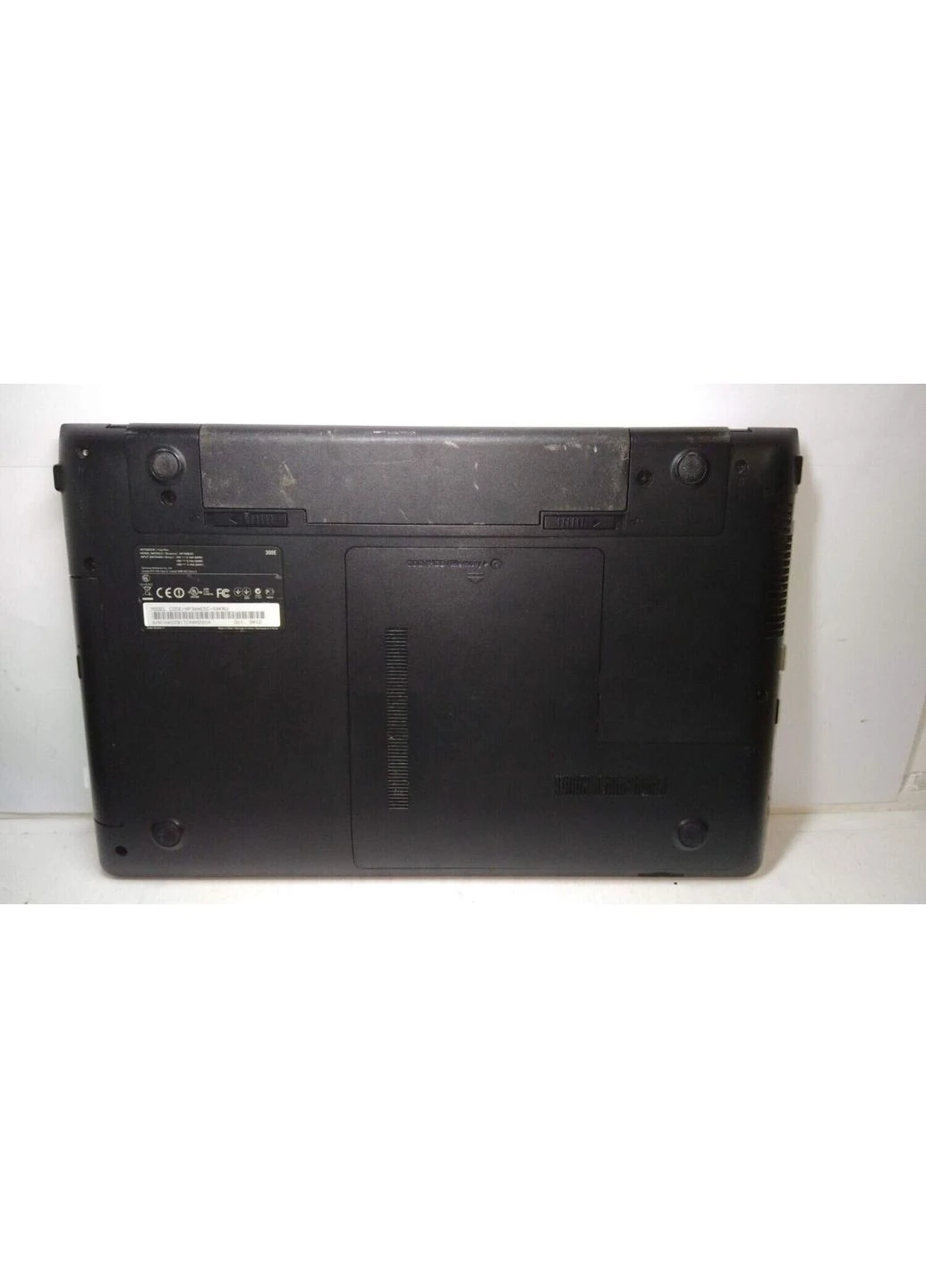 Ноутбук Б-клас NP300E5C / 15.6" (1366x768) TN / Intel Celeron B820 (2 ядра по 1.7 GHz) / 4 GB DDR3 / 500 GB HDD / nVidia Samsung (398146789)