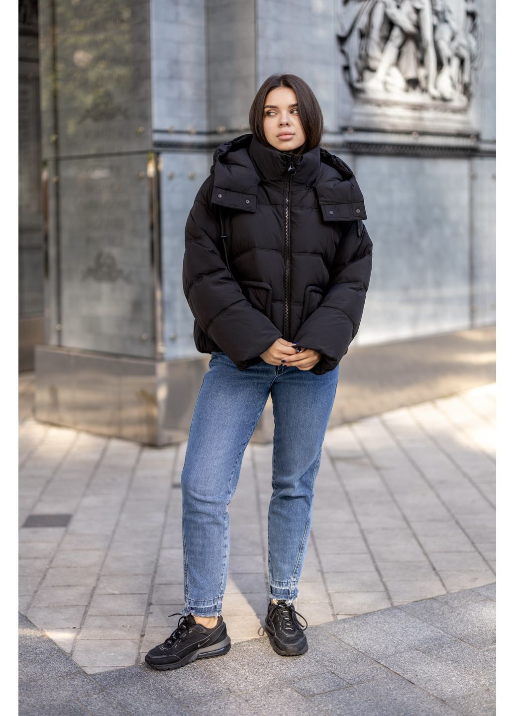 Чорна зимня жіноча зимова коротка куртка oversize 75362 Towmy