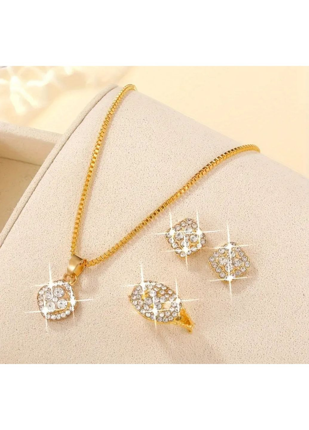 Набір прикрас у золотистому кольорі з камінням No Brand (358691089)