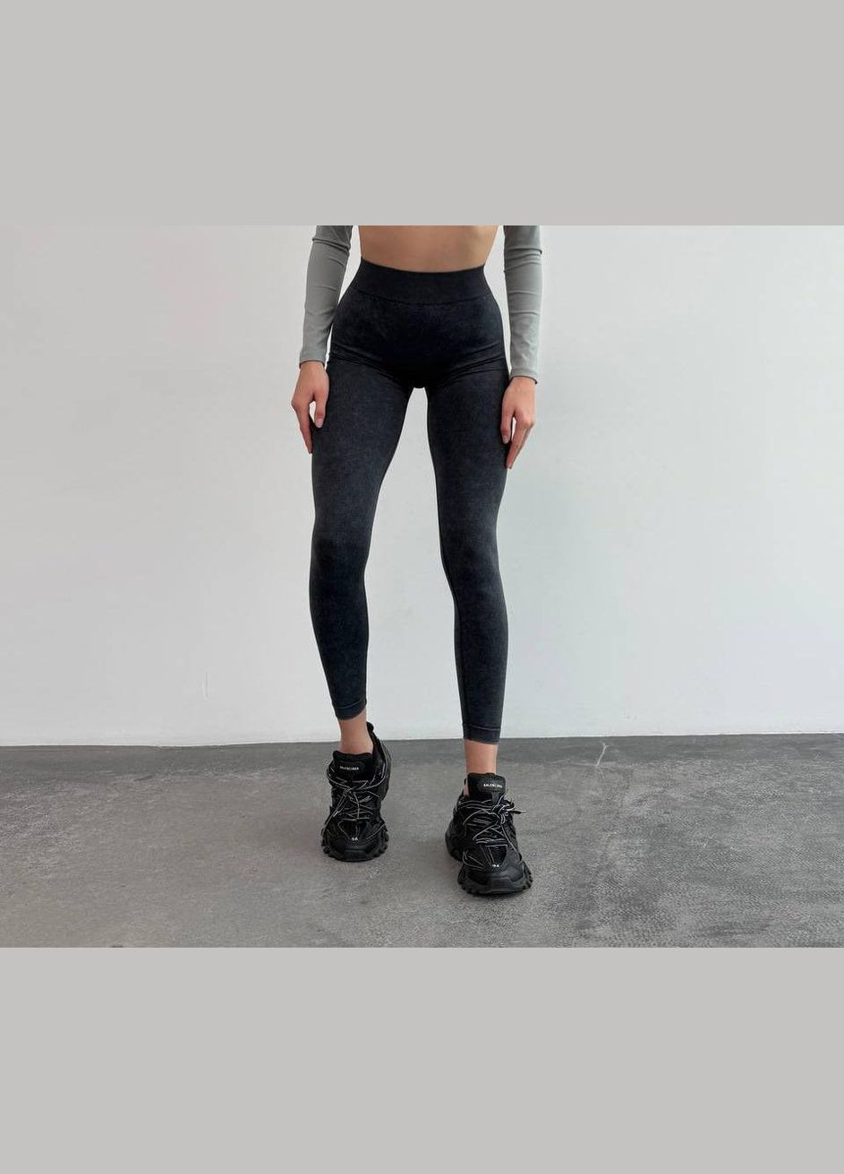 Графитовые демисезонные леггинсы «brazilian» c v-вырезом cзади и эффектом пуш-ап, цвета черный графит, размер l Trends