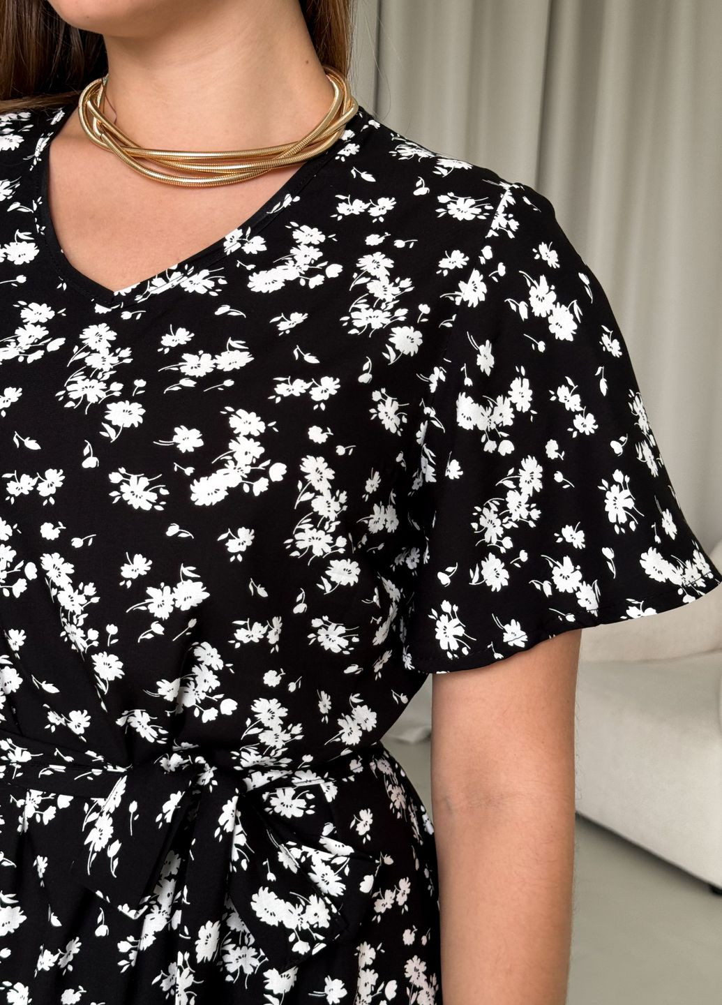 Черное пляжное, повседневный, кэжуал летнее свободное платье с пояском а-силуэтное из штапеля в цветочек клеш, а-силуэт Merlini с цветочным принтом