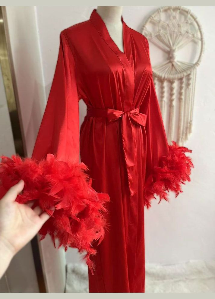 Халат атласний довгий Казкова жіночий вільного крою з декором пір'ям No Brand Халат довгий з пір`ям Fairytale (339869492)