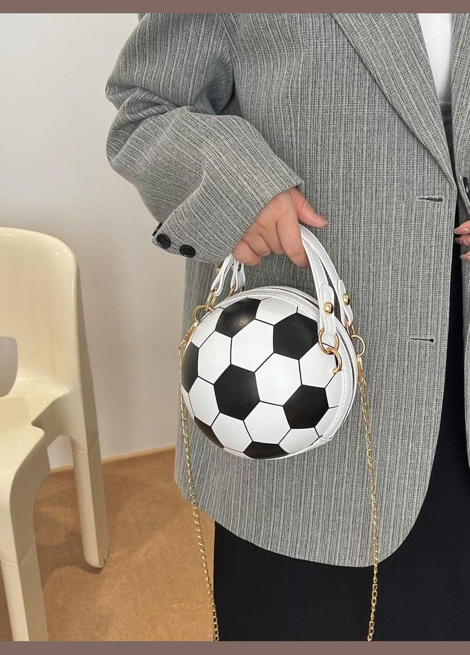 Женская классическая круглая сумка 8197 футбольний мяч на цепочке белая No Brand (313235576)