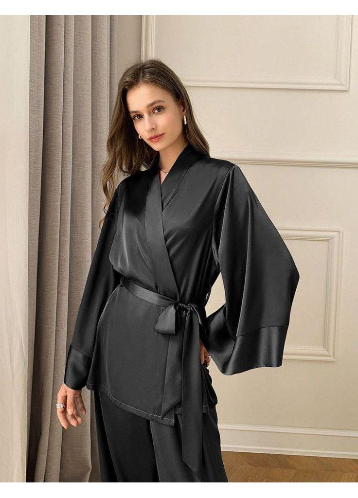 Черная всесезон атласный пижамный комплект в стиле kimono 3в1 халат рубашка брюки рубашка + брюки No Brand Піжама Kimono чорна