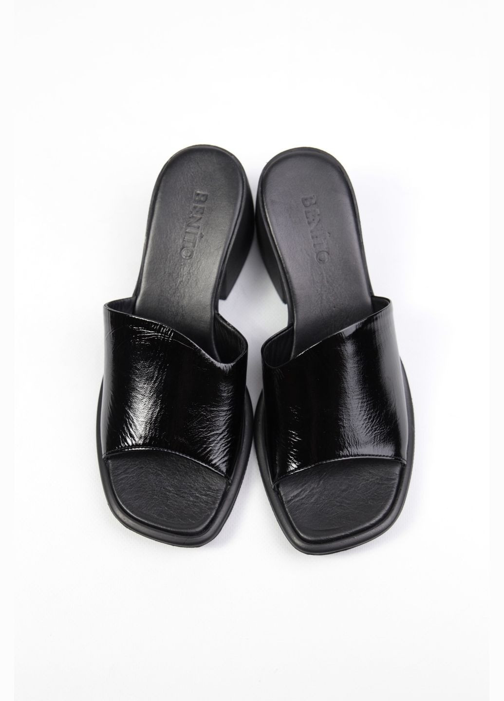 Черные шлепанци Benito