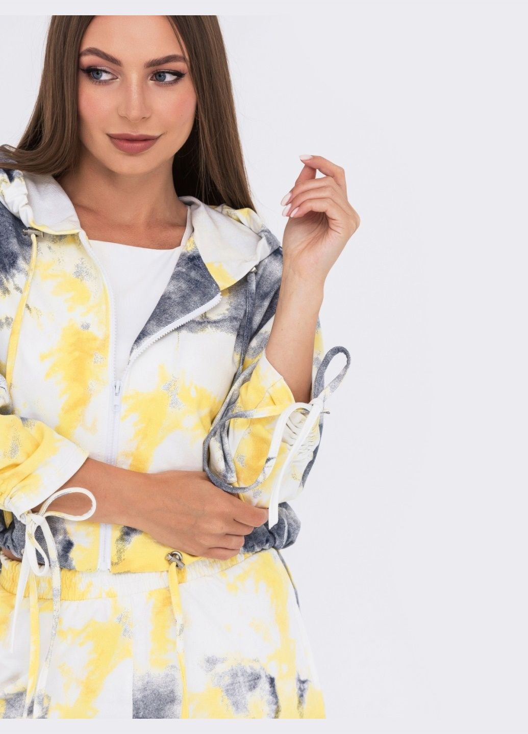 костюм с курткой и шортами с желтым узором Dressa (308260823)