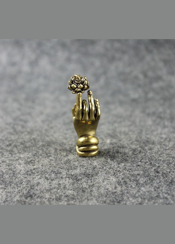 Винтажный ретро медный латунный брелок статуэтка рука с цветком Лотоса для ключей авто мото ключей сигналиции No Brand (292260644)