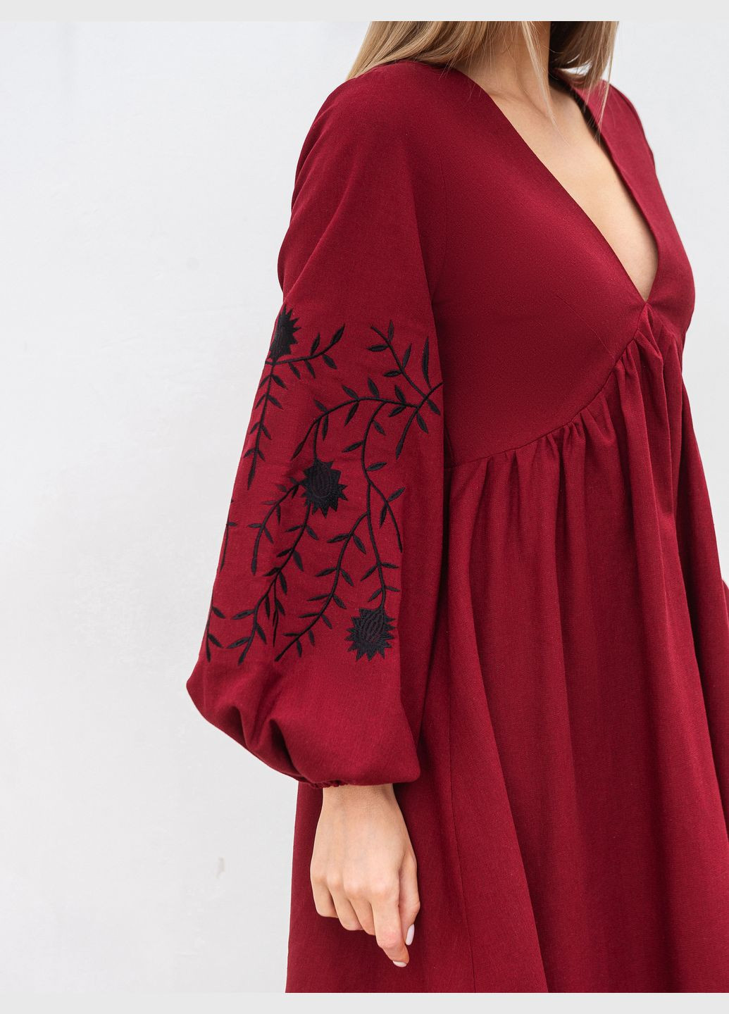 Бордова сукня з вишивкою Romashka з малюнком
