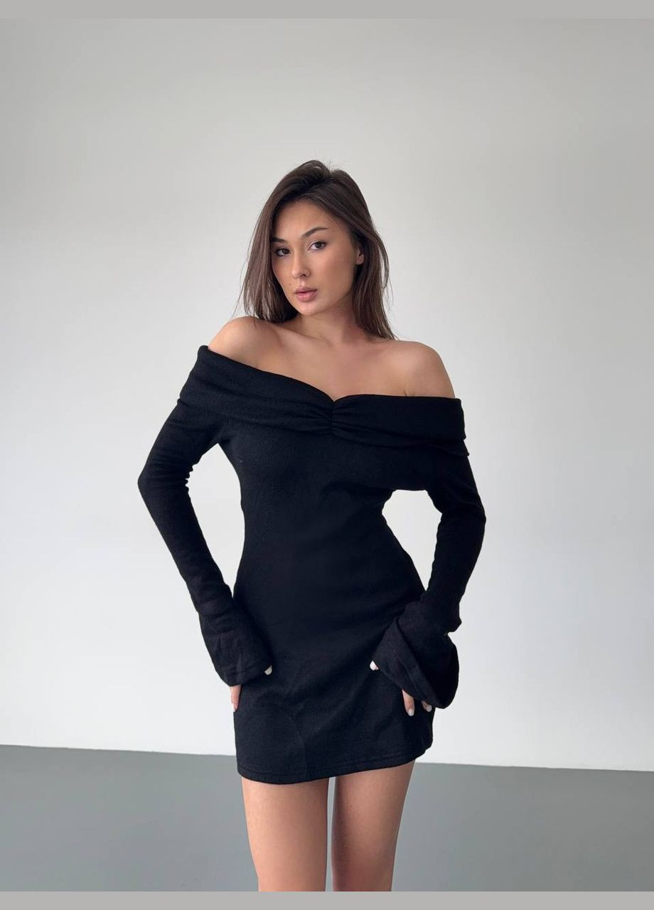 Черное нежное черное платье с открытыми плечами и длинным рукавом из ангоры No Brand однотонное