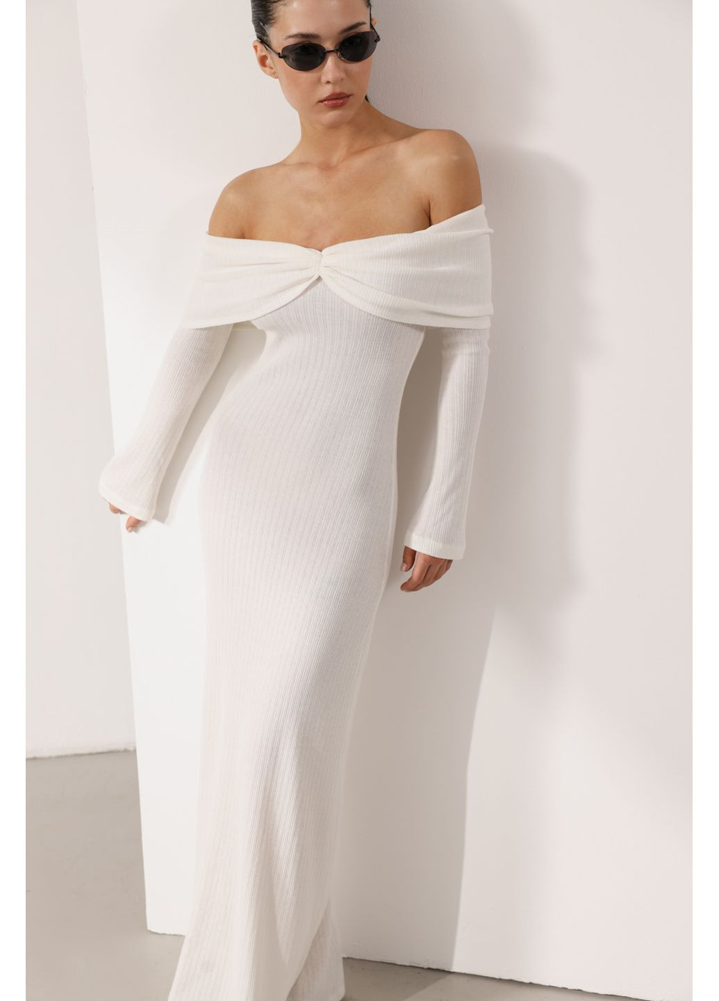 Молочное платье макси с открытыми плечами tall молочный 788-1 Papaya