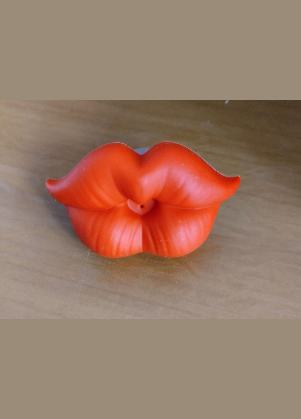 Пустушка-прорізувач з губками ортодонтична Червона No Brand (334712634)