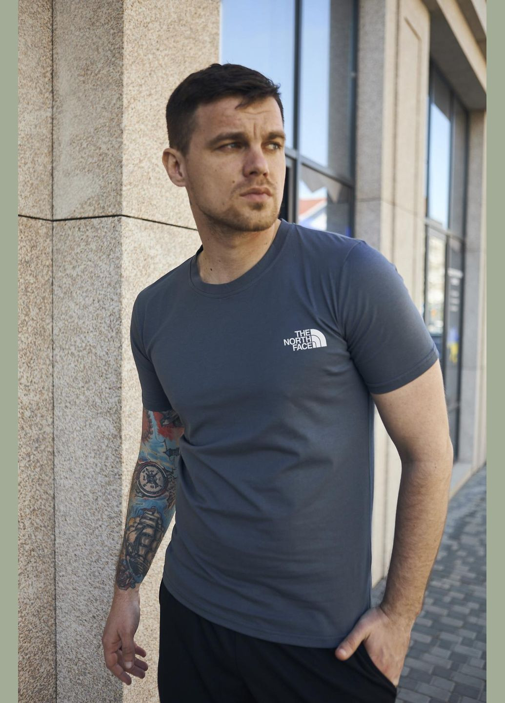 Темно-сіра футболка чоловіча темно-сіра з коротким рукавом No Brand