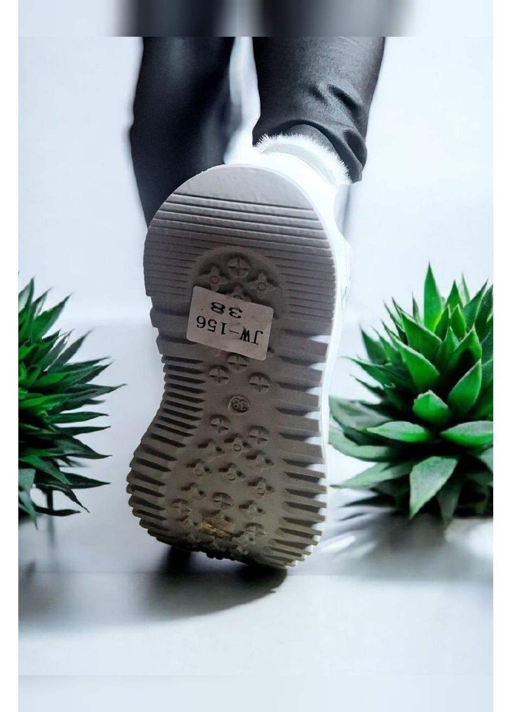 Жіночі теплі зимові на хутрі з сірими вставками білі утеплені Viki кросівки білі (368540569)