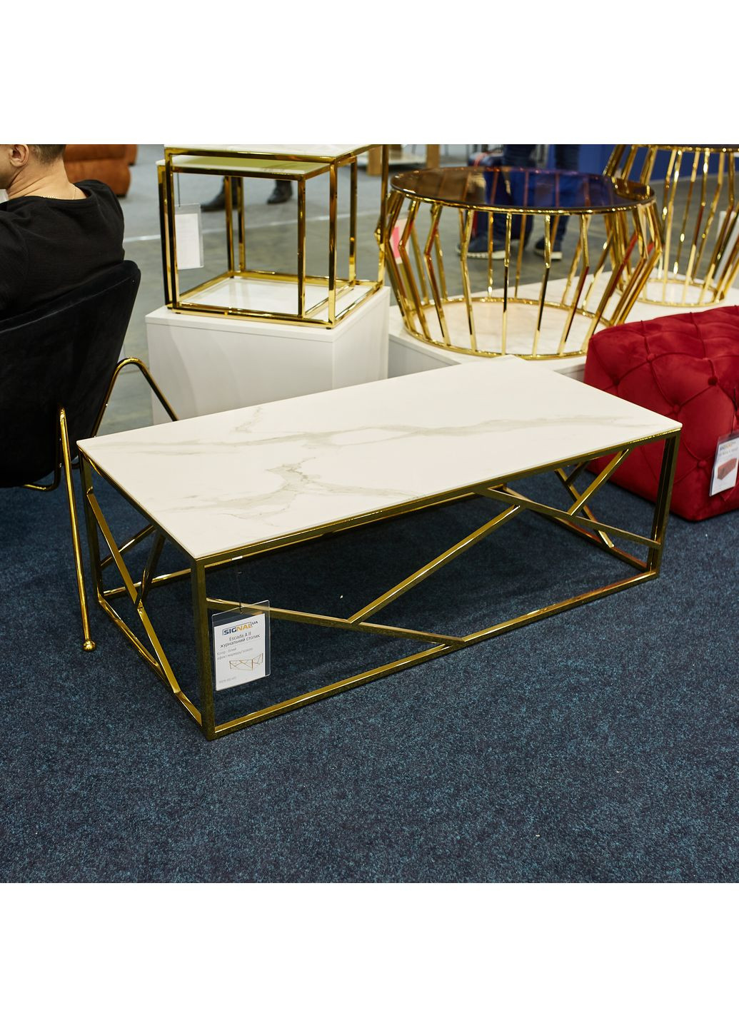 Журнальний столик ESCADA A II білий ефект мармуру / золото ESCADAAMAZL Signal (372178034)