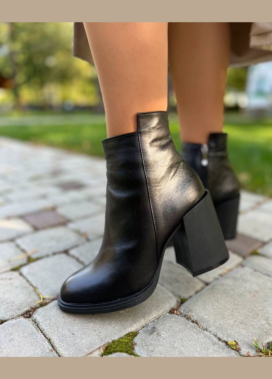 Зимние женские ботинки кожаные на каблуках (1404) No Brand