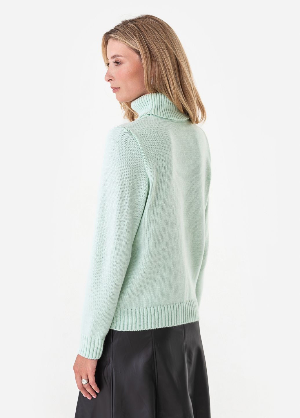 Мятный зимний классический женский свитер SVTR