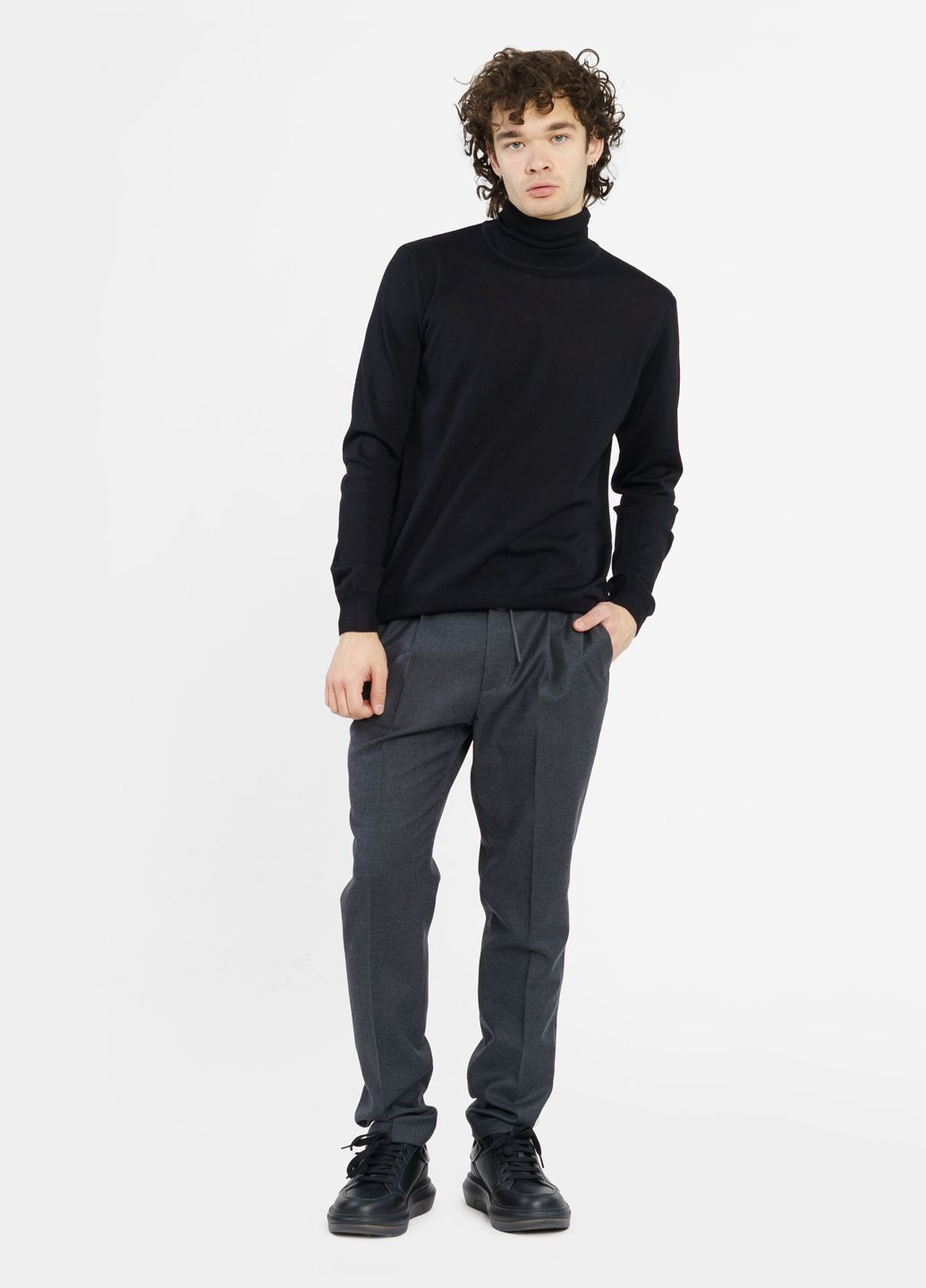 Чорний зимовий светр Sand