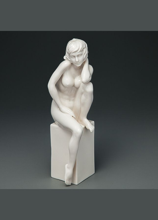 Статуетка фарфорова декоративна Дівчина 19 см 30108 Unicorn Studio (302239530)