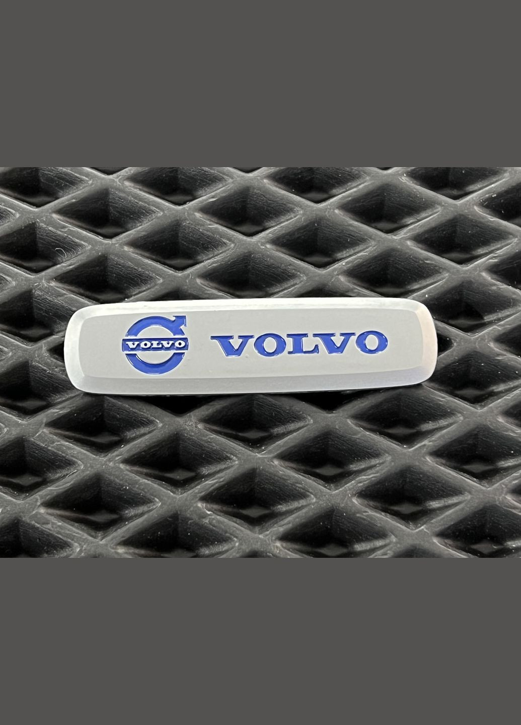 Логотип шильдик авто Вольво на килимку ЕВА Volvo (342328654)