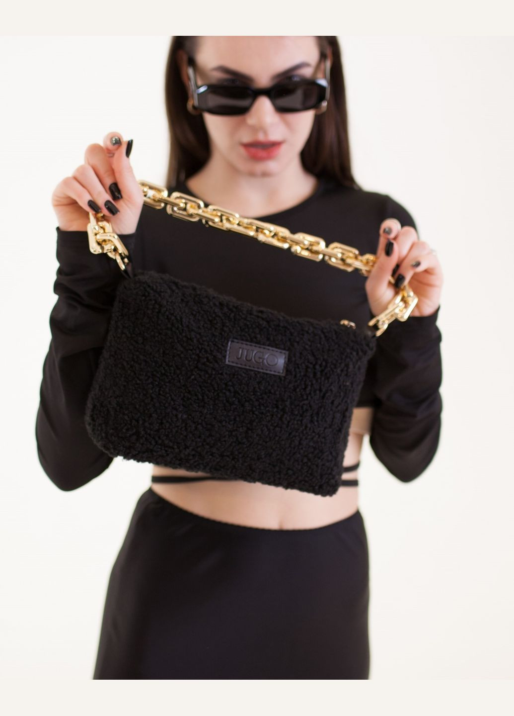 Женская меховая сумочка клатч через плечо с золотистой цепью mini черная JUGO rami mini1 (288577273)