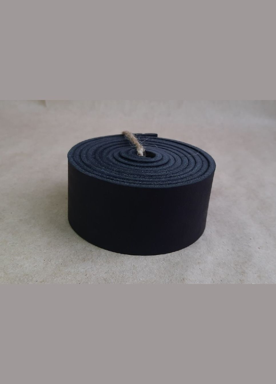 Смуга для ременя 130*2 см з натуральної шкіри 4 мм, Ремінна смуга з натуральної шкіри 1300*20 мм, чорна No Brand (327368304)