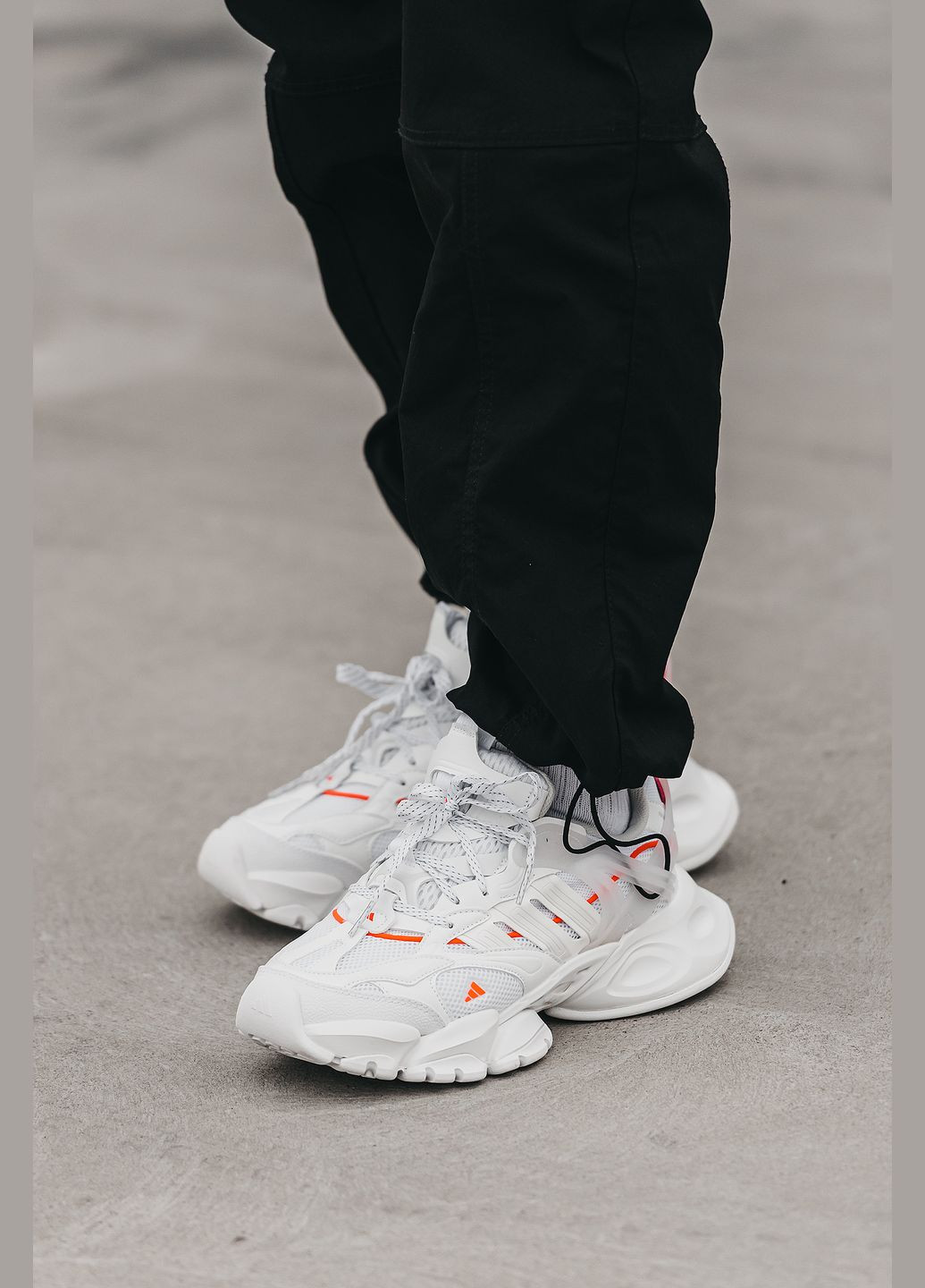 Білі всесезон кросівки чоловічі і жіночі adidas vento xlg white orange | адідас венто білі оранжеві No Brand