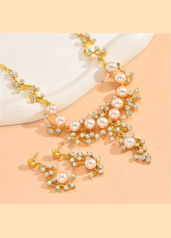 Жіночі сережки гвоздики у вигляді листка зі штучними перлами 4.8 см золотисті Liresmina Jewelry (300150943)