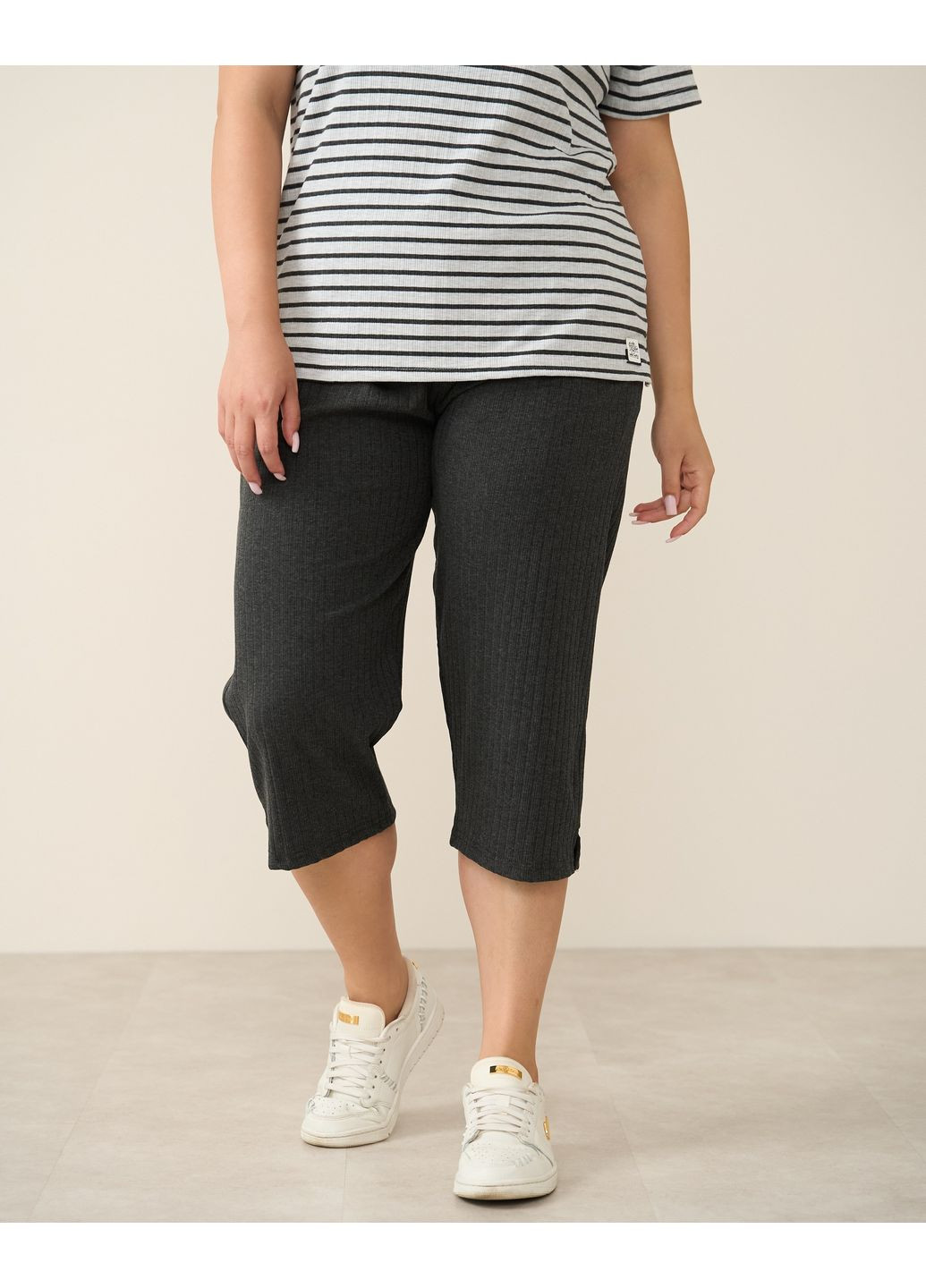 Світло-сіра комплект жіночий з капрі plus size Nicoletta