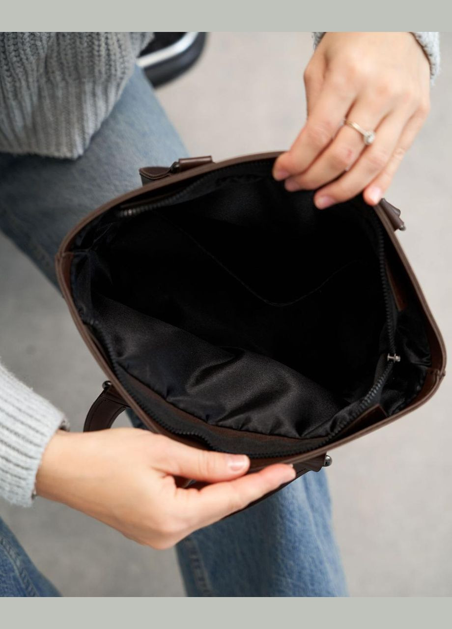 Жіноча сумка на блискавці з плечовим регульованим ременем шоколадна «Кора» WeLassie (307286864)