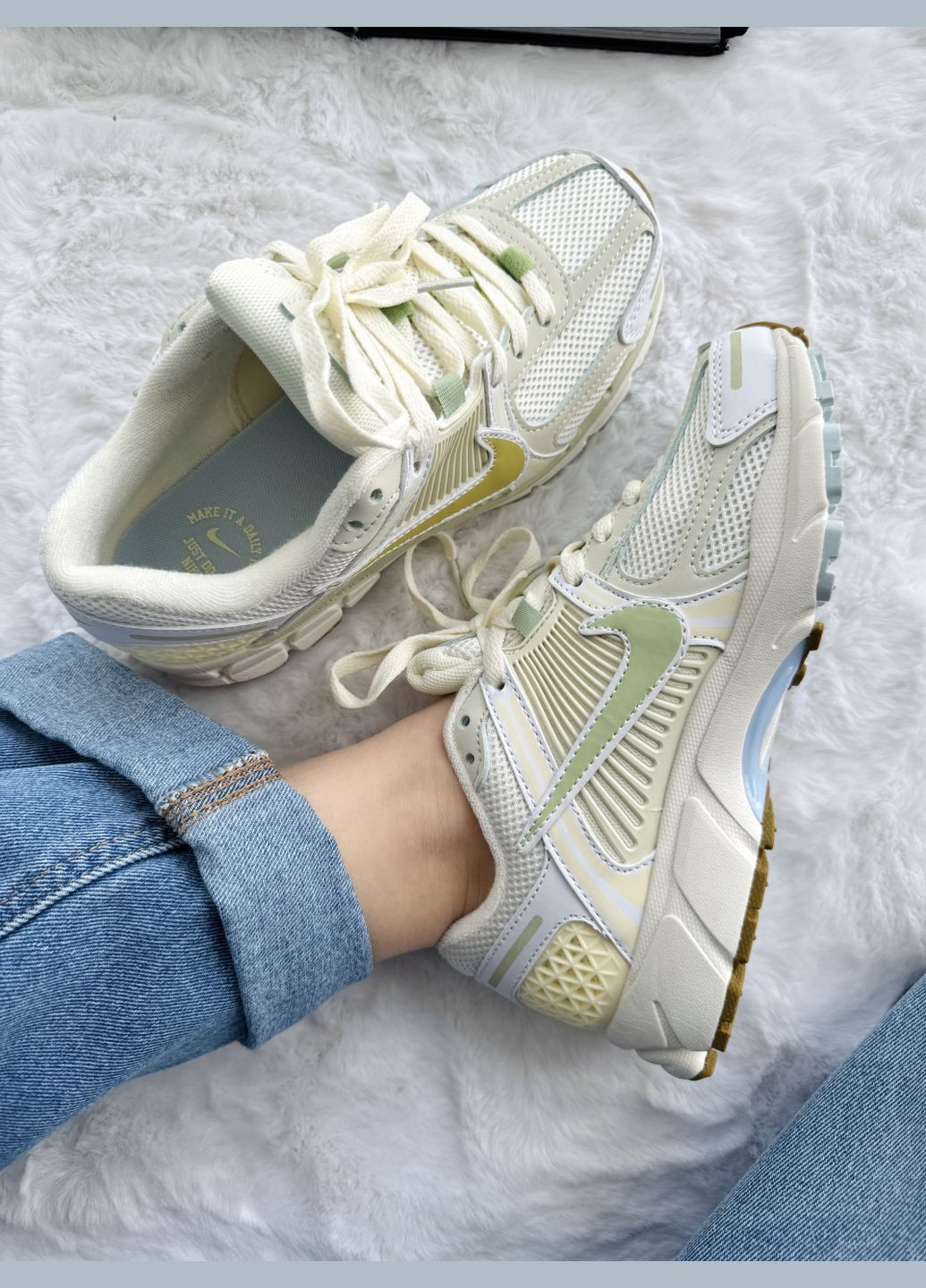 Кросівки жіночі Nike Zoom Vomero 5 White Beige | Найк Аір Зум Вомеро 5 білі No Brand білі демісезони (341551516)