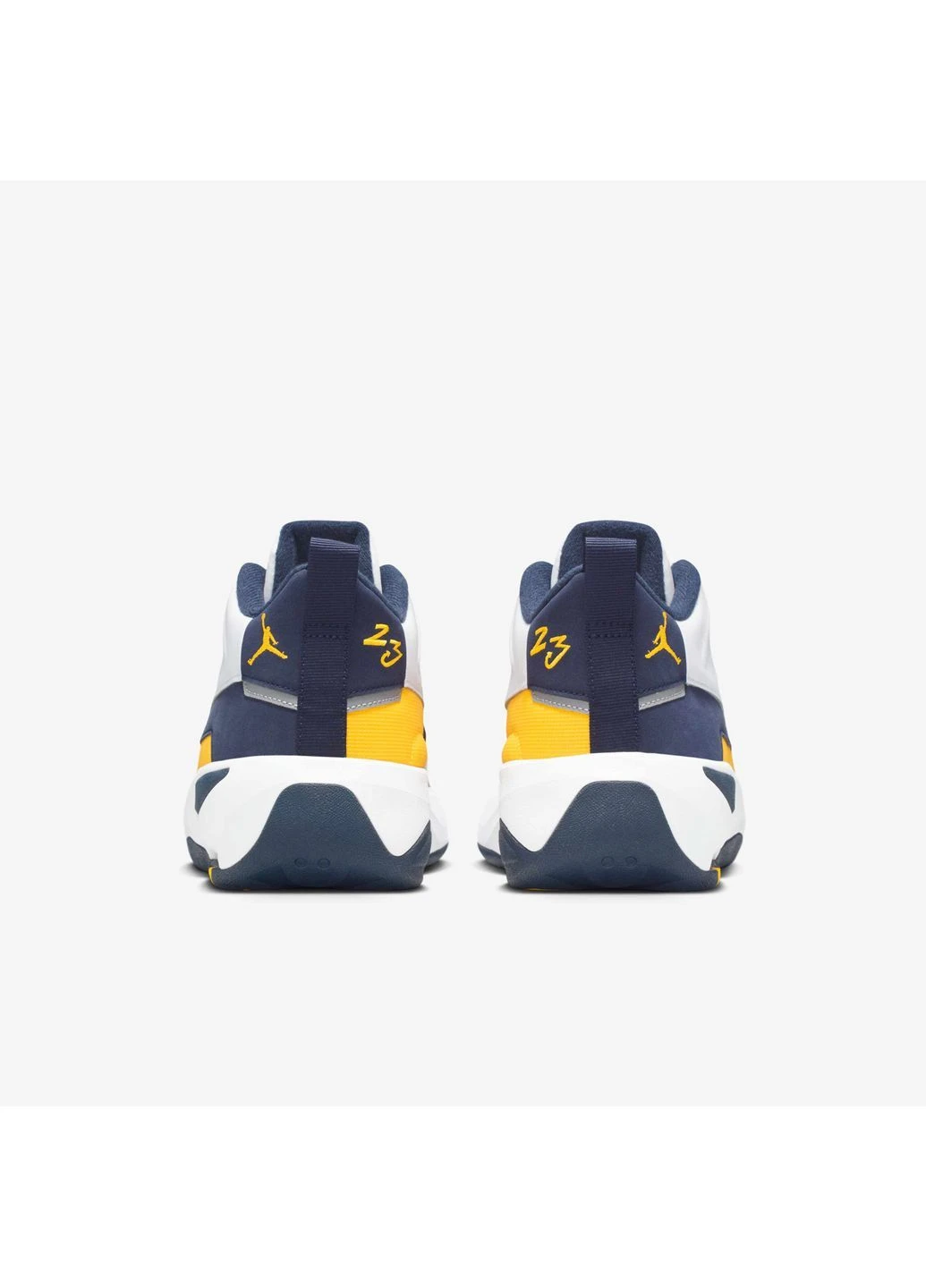Бежевые кроссовки max aura 7 Jordan