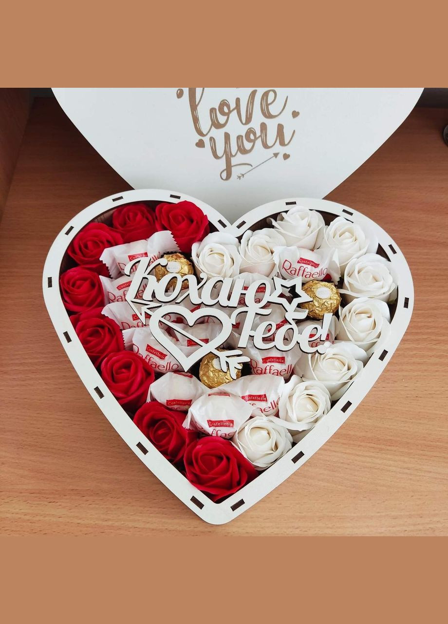 Подарунковий бокс з цукерками та трояндами для дівчини на день народження, на свято (ar77) No Brand (315888832)