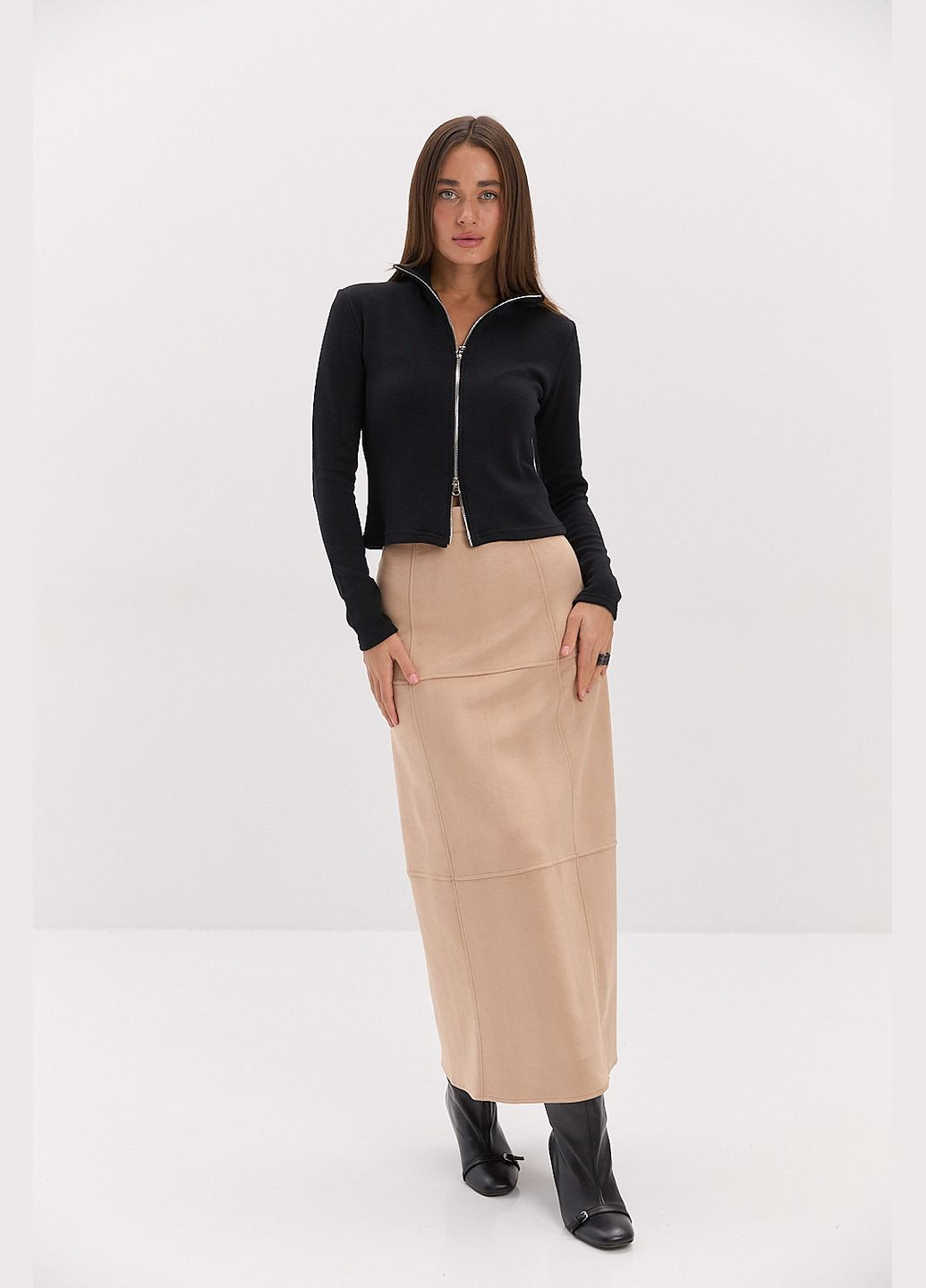 Бежевая длинная юбка из замши бежевая с декоративными швами Arjen