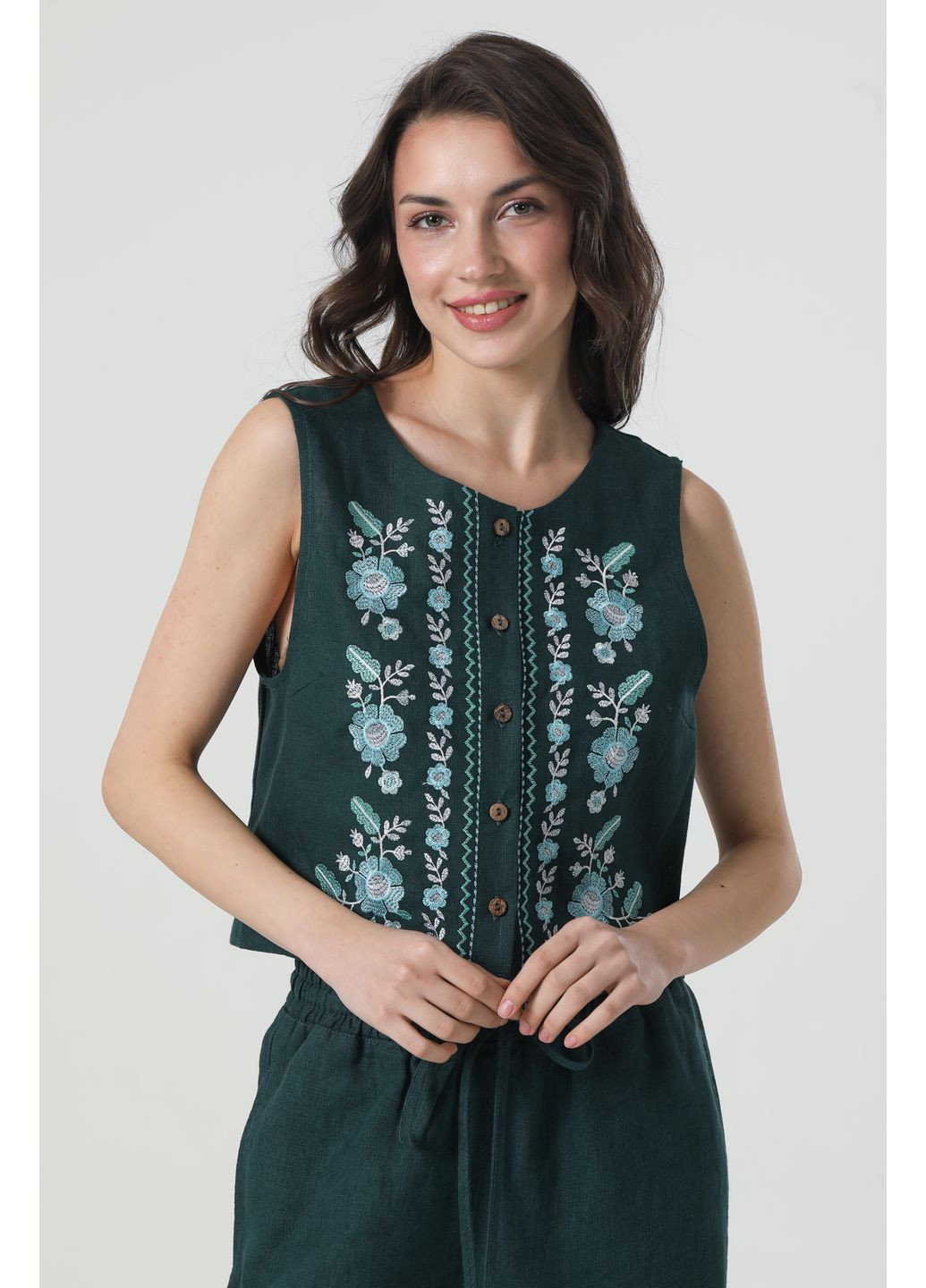 Жіночий вишитий лляний жилет на ґудзиках без підкладки з квітковим орнаметном Павлинка., р., код 9493/40/1330 ГАЛЕРЕЯ ЛЬОНУ (369667887)