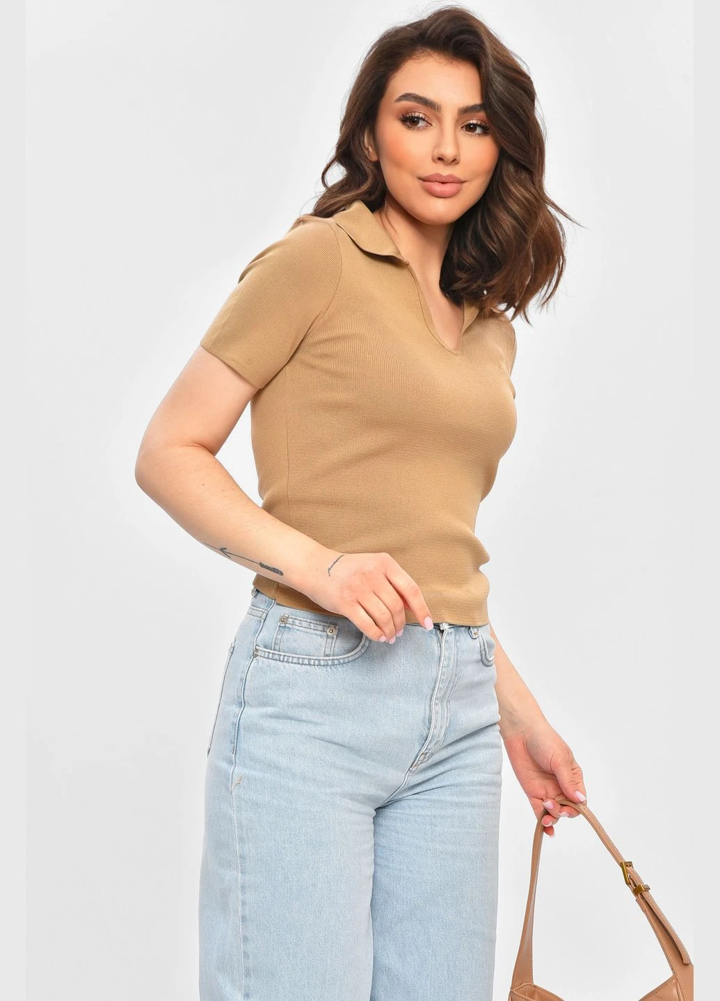 Футболка жіноча однотонна бежевого кольору Let's Shop - (332564933)