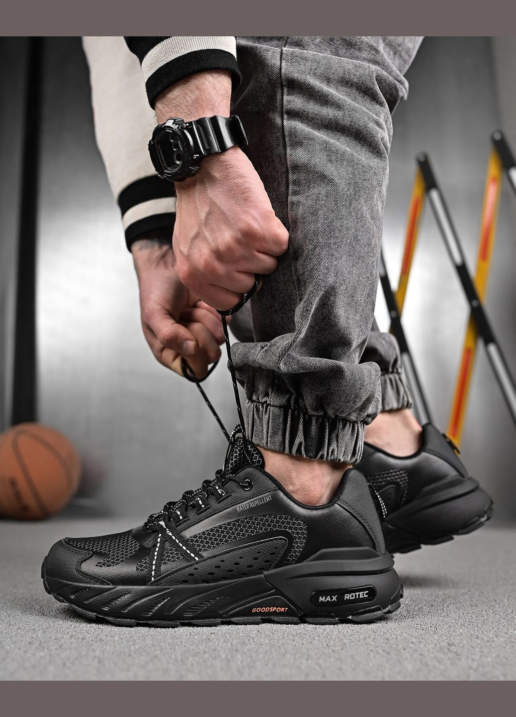 Черные демисезонные стильные мужские кроссовки сеткачерные Freedom